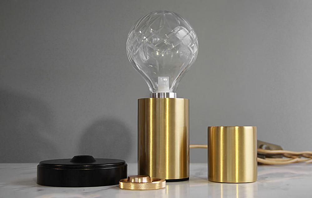 Lyrician industriel bordlampe i messing og glas