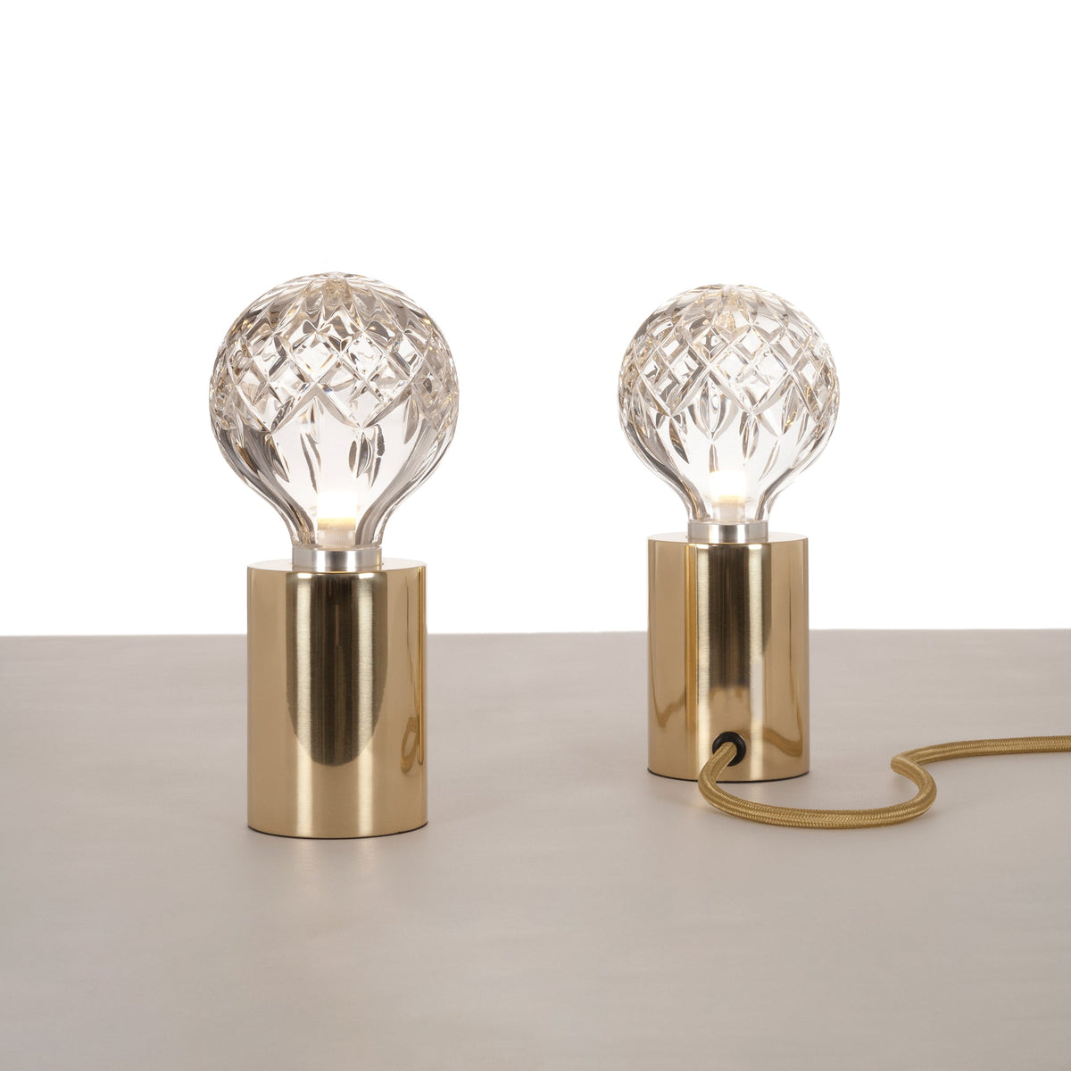 Lyrician industriel bordlampe i messing og glas