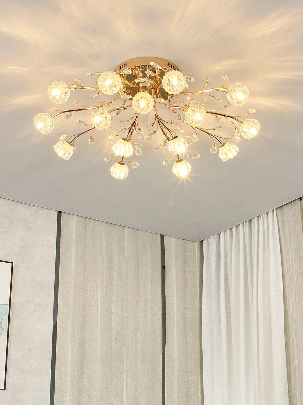 Elyinira postmoderne luksusloftlampe med blomsterform og krystaller