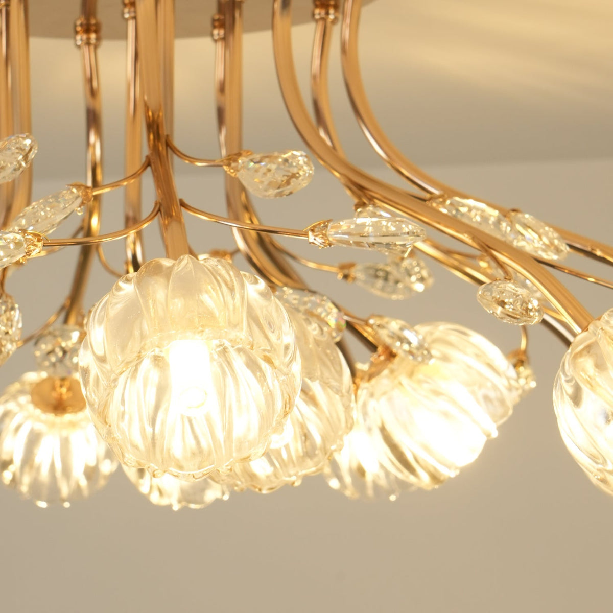 Elyinira postmoderne luksusloftlampe med blomsterform og krystaller