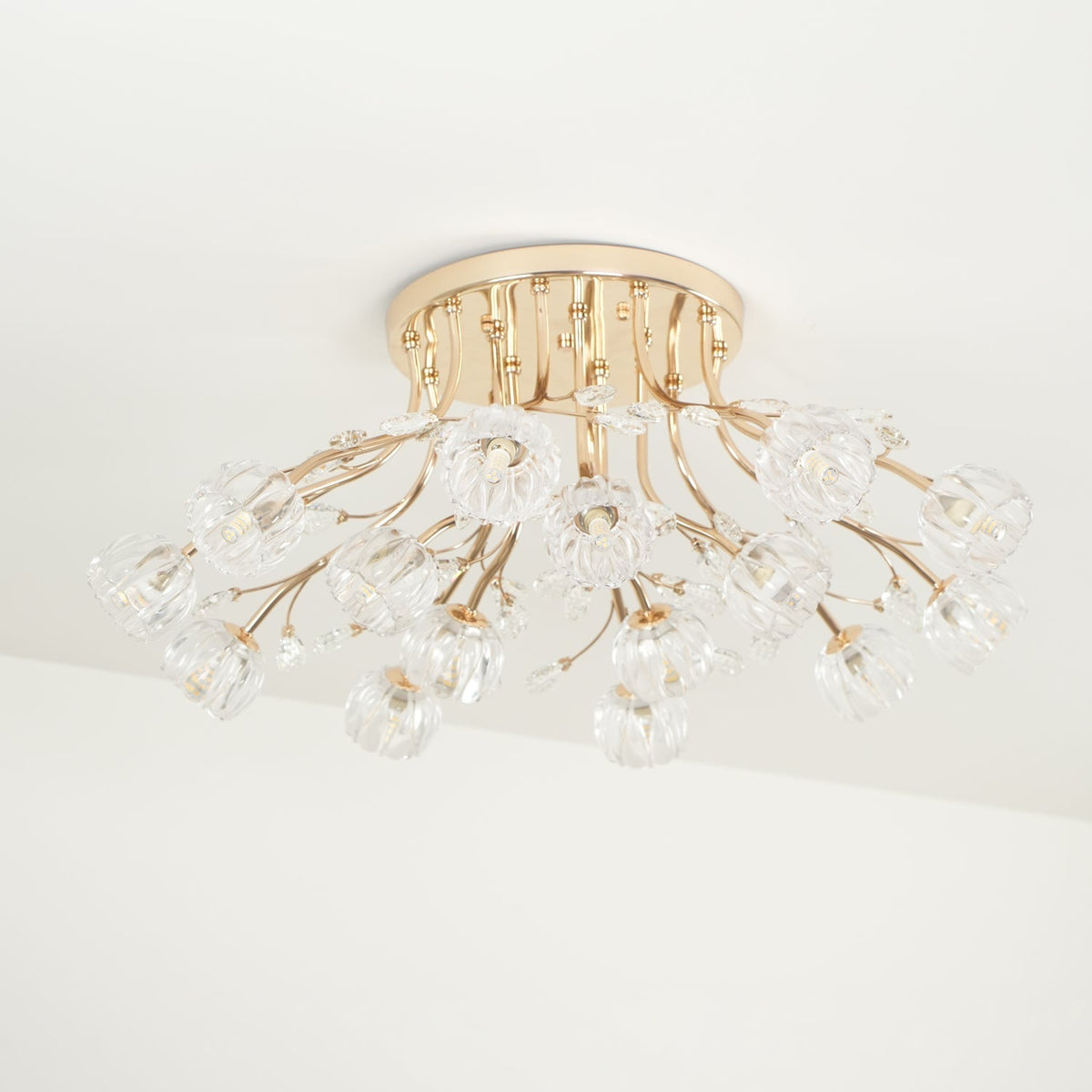 Elyinira postmoderne luksusloftlampe med blomsterform og krystaller