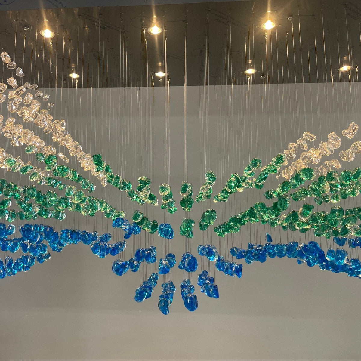 Monivärinen mineraalikvartsikattokruunu