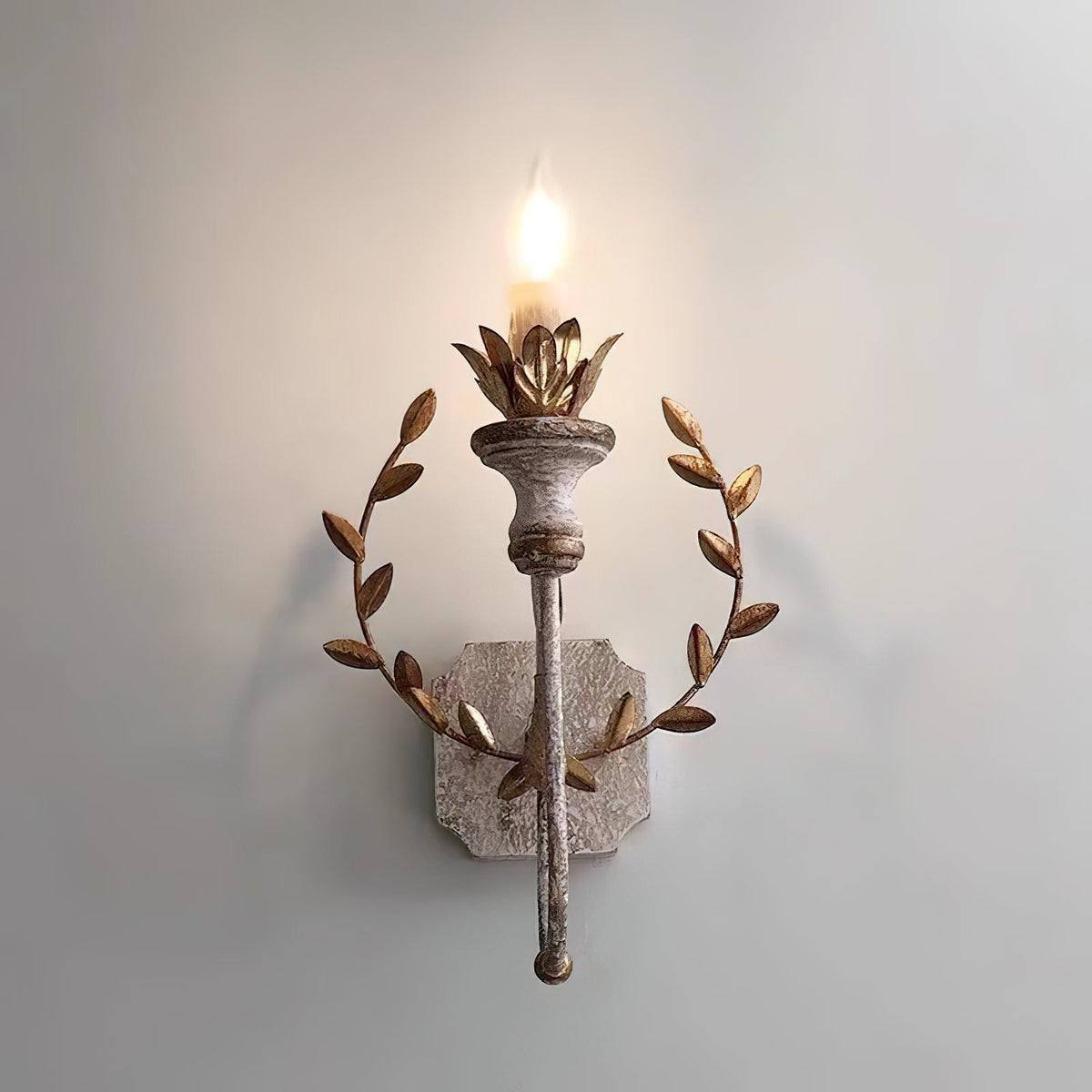 Opal-vägglampa i trä