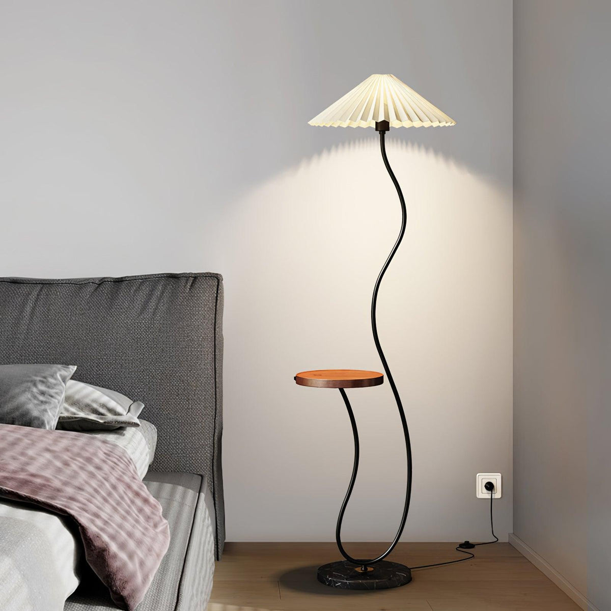 Ghel minimalistisk gulvlampe i træ