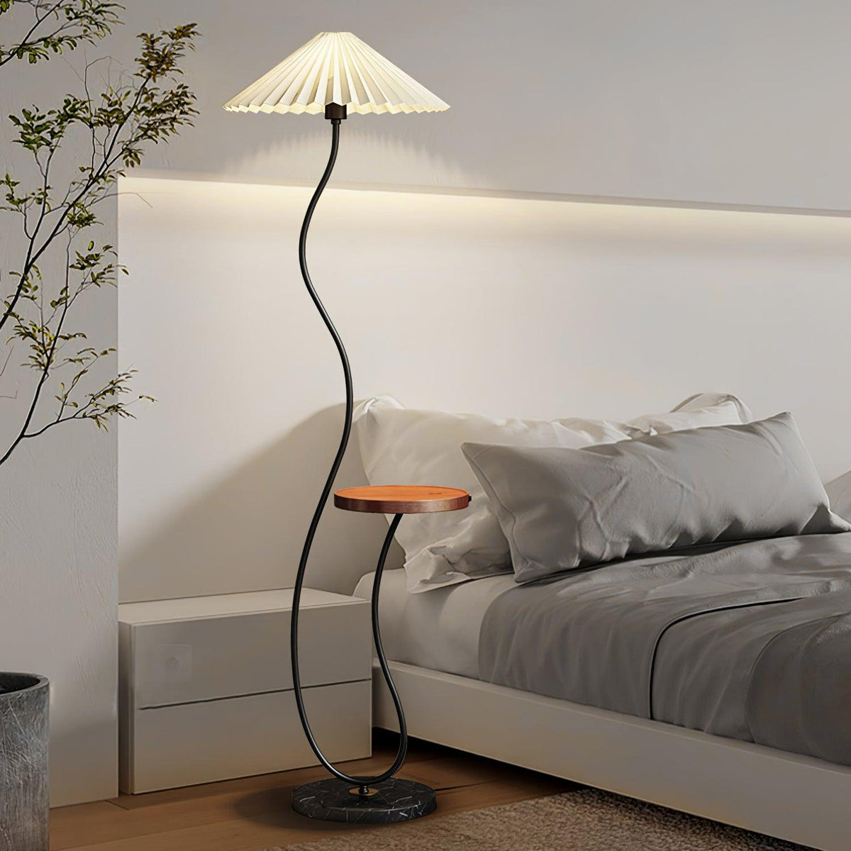Ghel minimalistisk gulvlampe i træ