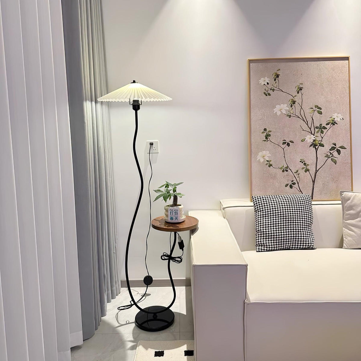 Ghel minimalistisk gulvlampe i træ