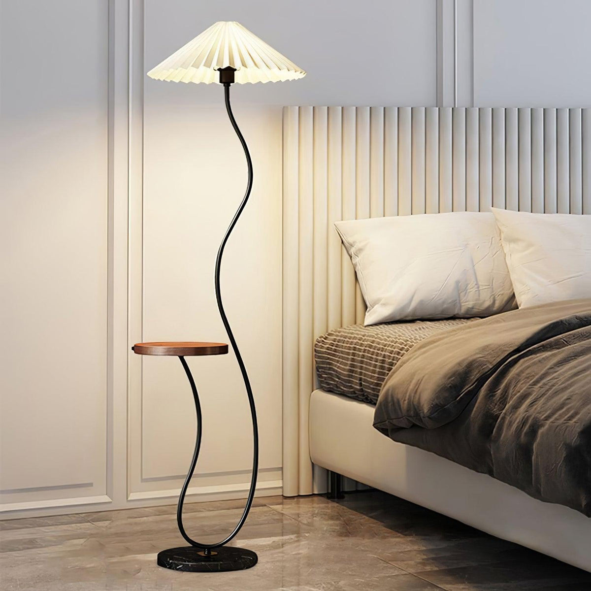 Ghel minimalistisk gulvlampe i træ