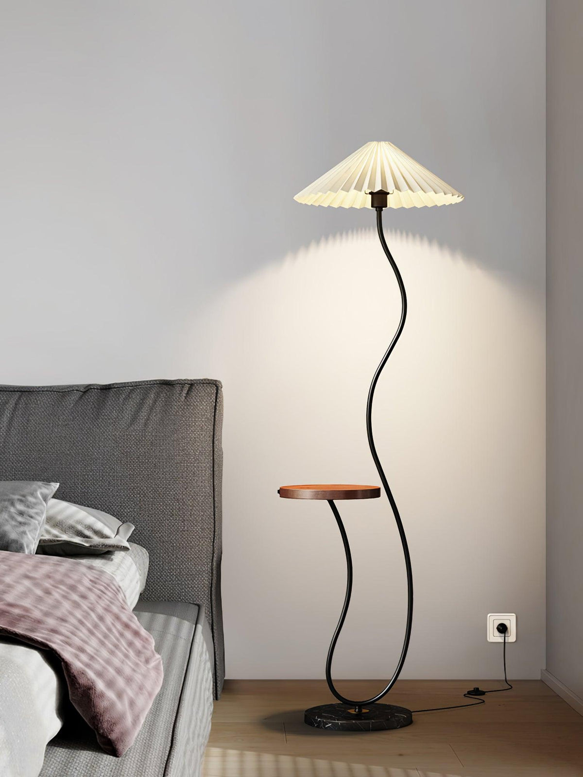 Ghel minimalistisk gulvlampe i træ