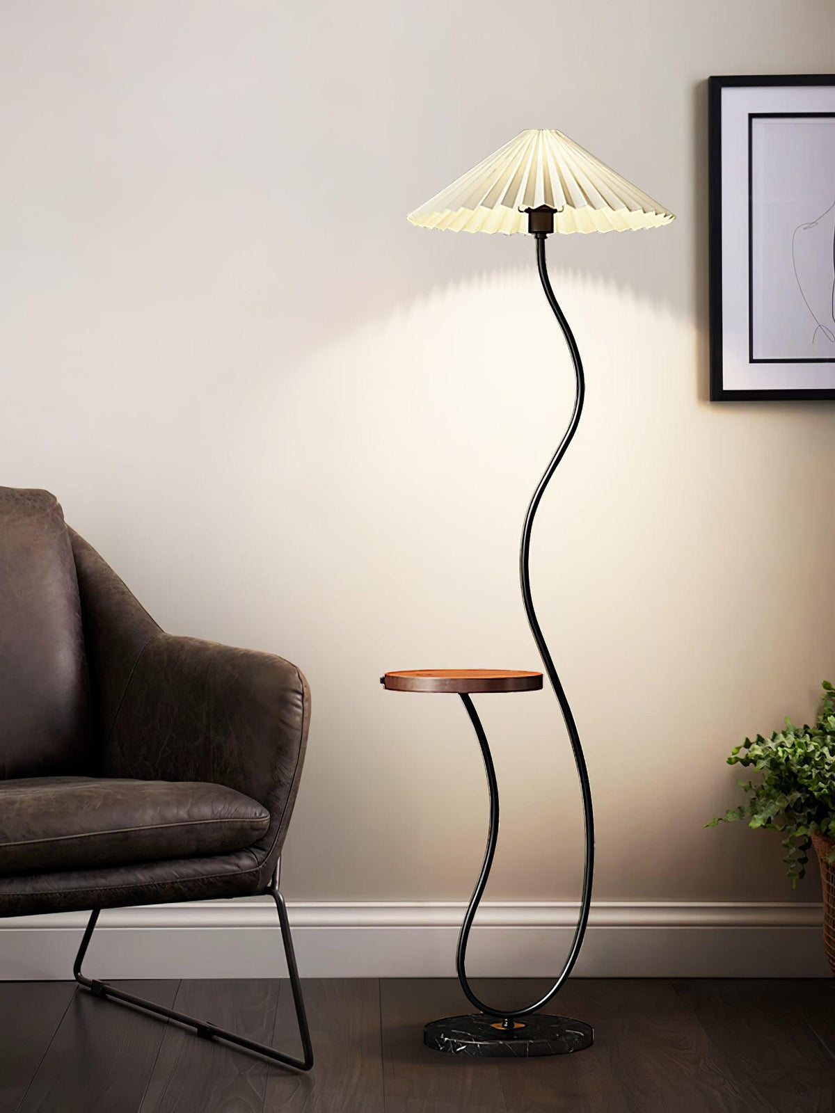 Ghel minimalistisk gulvlampe i træ