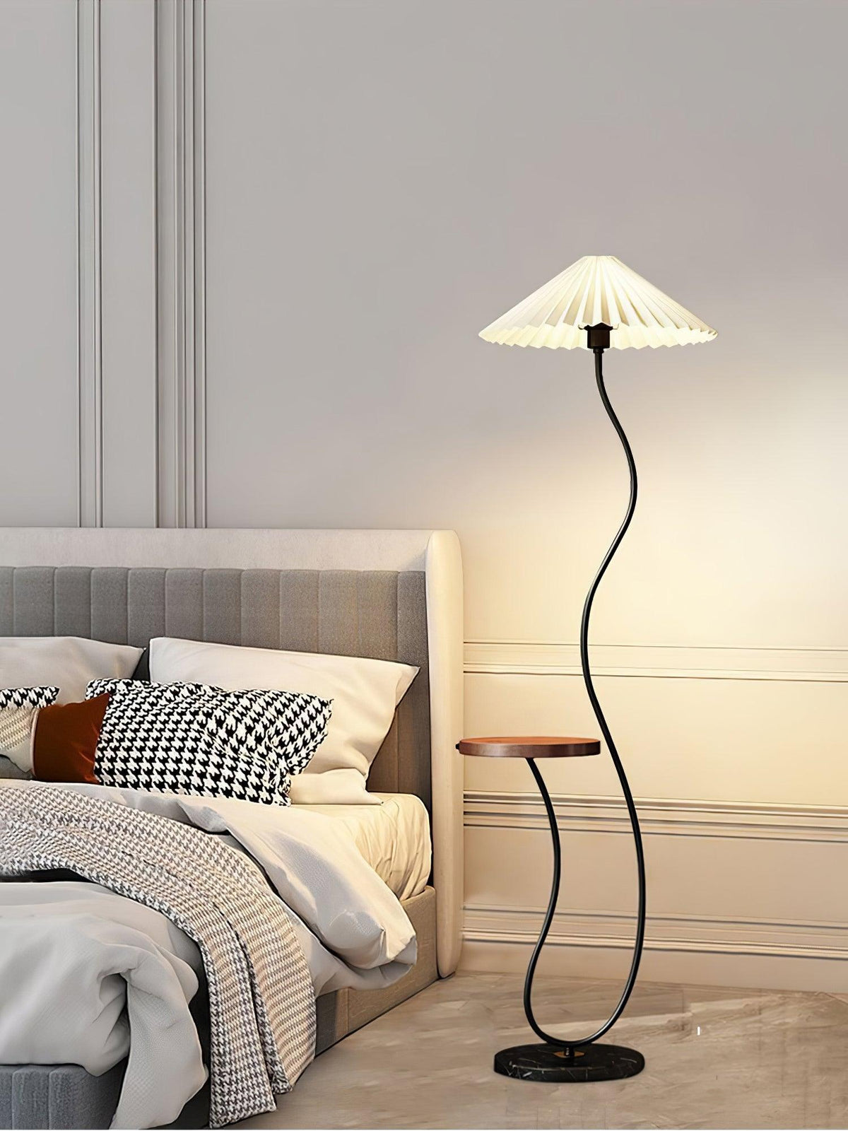Ghel minimalistisk gulvlampe i træ