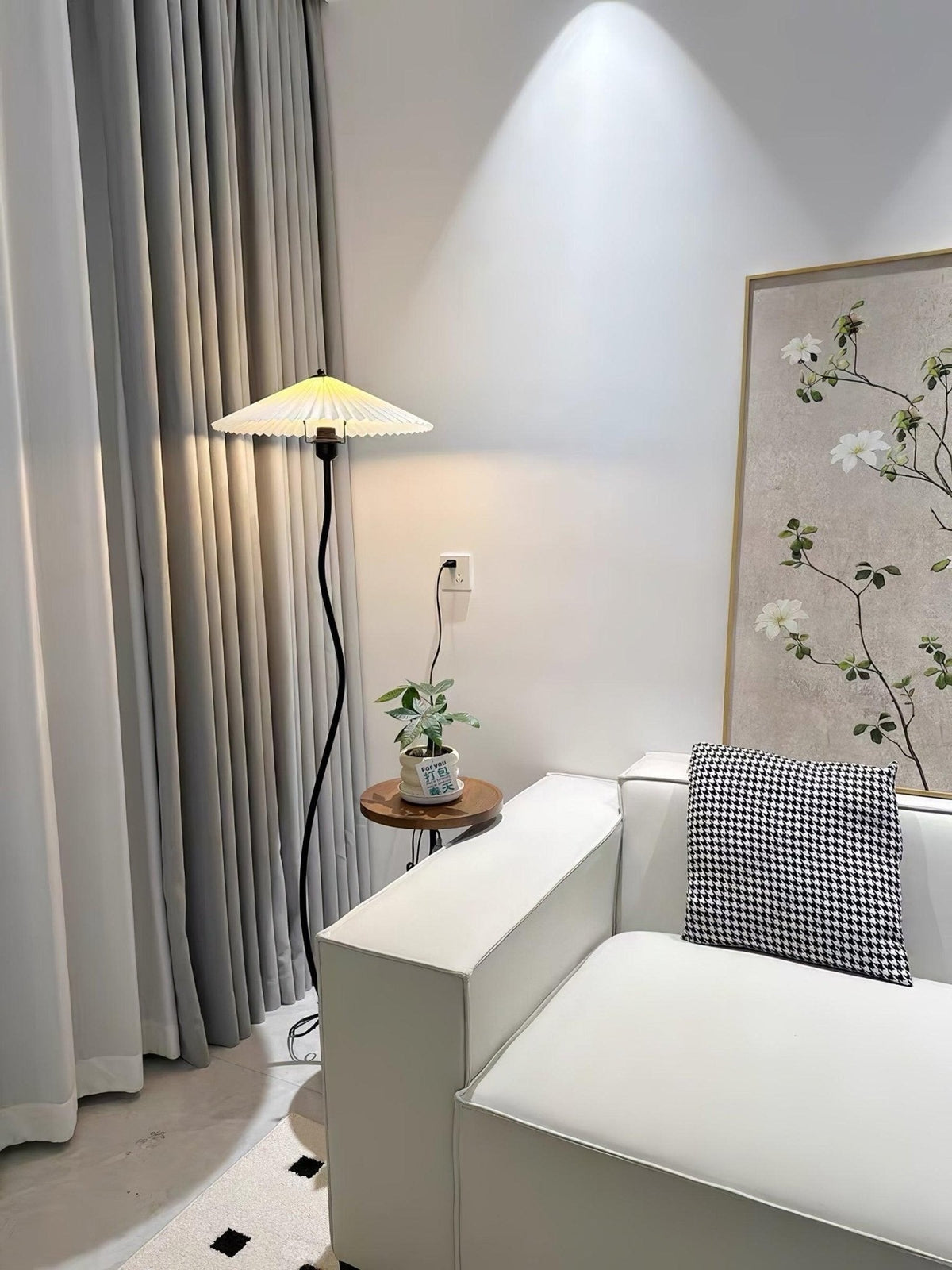 Ghel minimalistisk gulvlampe i træ