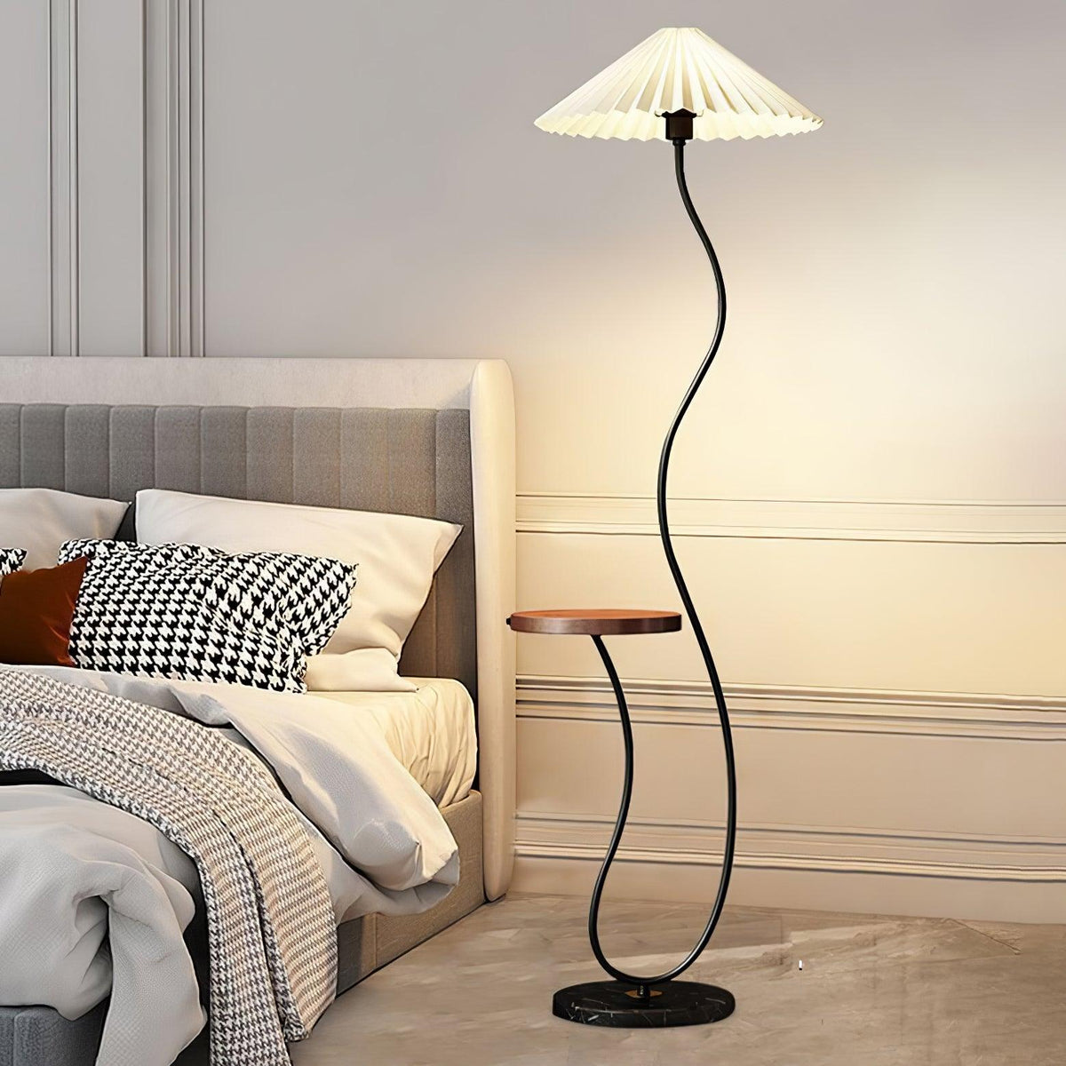 Ghel minimalistisk gulvlampe i træ