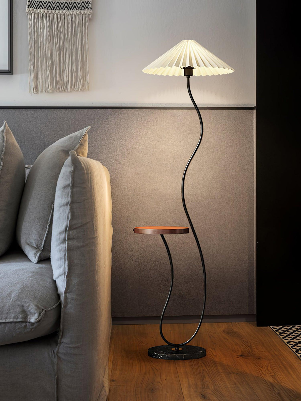 Ghel minimalistisk gulvlampe i træ