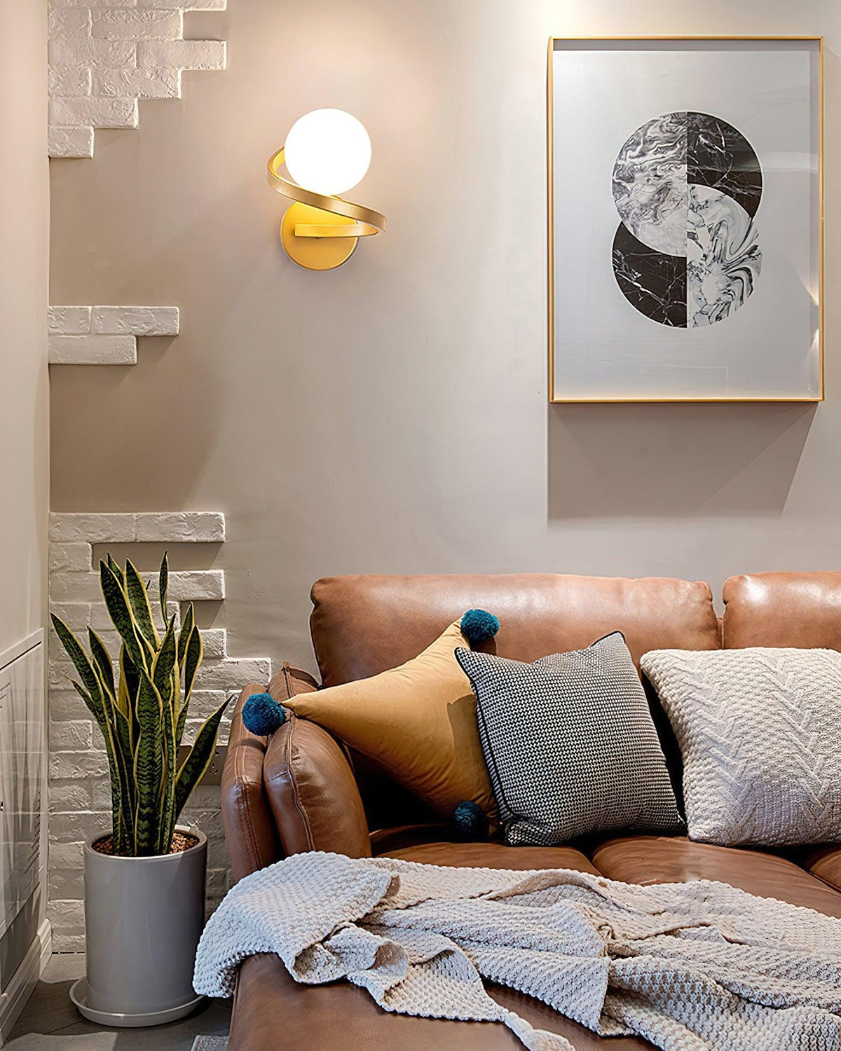 Candeeiro de parede Yvian moderno minimalista curvo, em latão e vidro