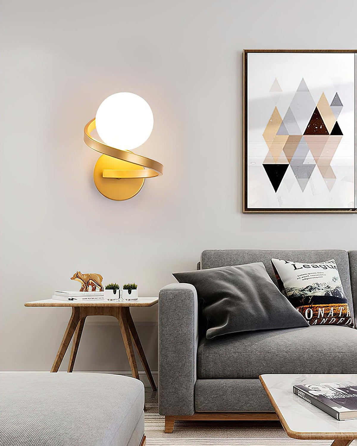 Candeeiro de parede Yvian moderno minimalista curvo, em latão e vidro