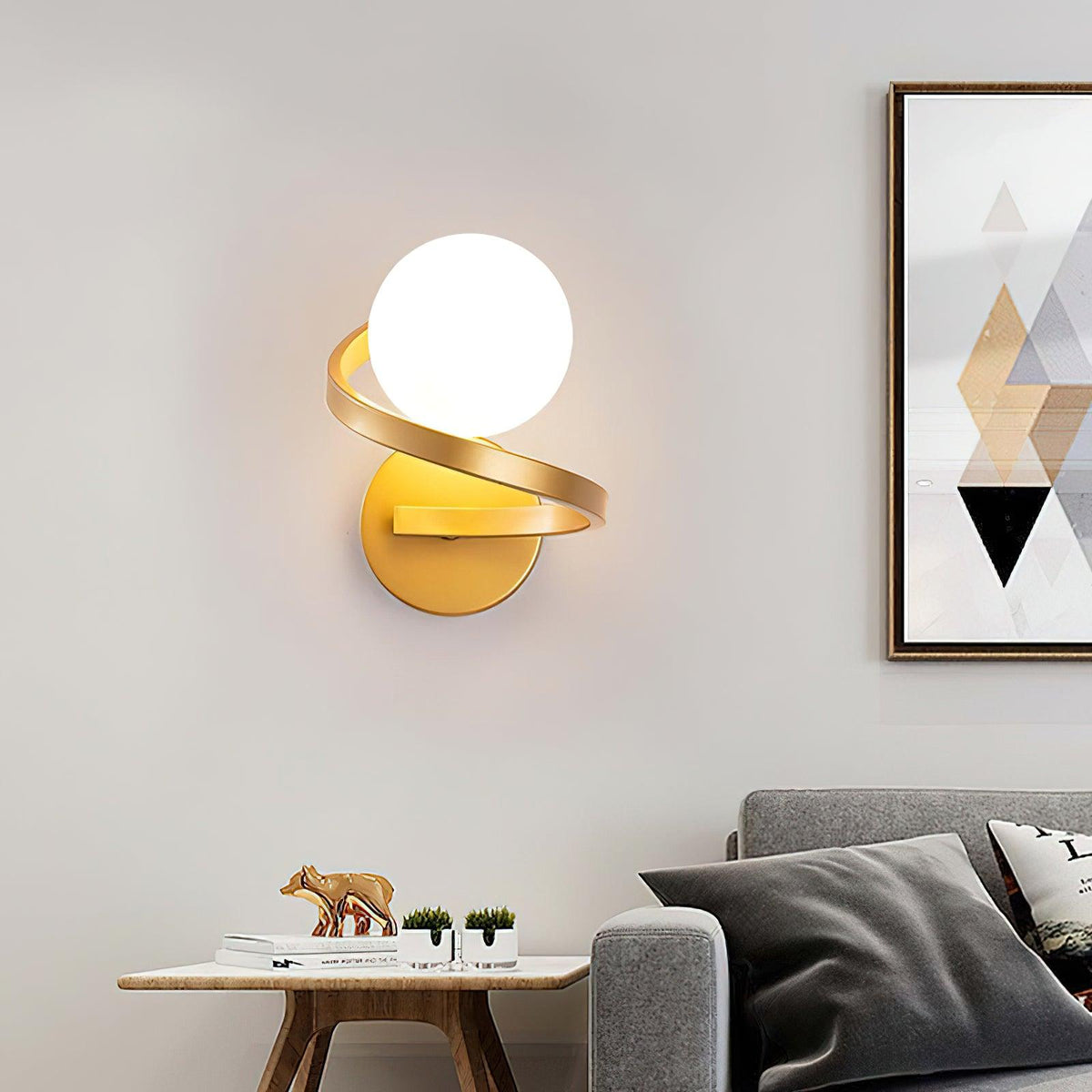 Candeeiro de parede Yvian moderno minimalista curvo, em latão e vidro