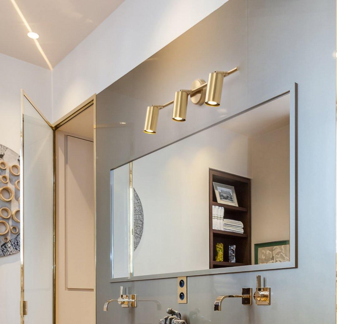Grover vridbar strålkastarvägglampa i mässing