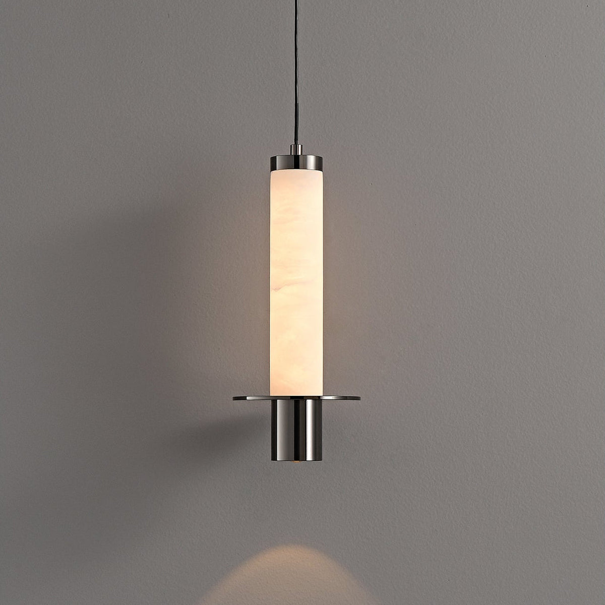 Eirenelia slank cylindrisk pendel i alabast