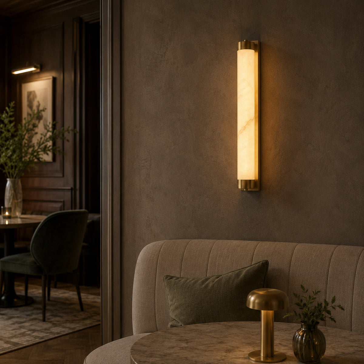 Alvion vägglampa i alabaster
