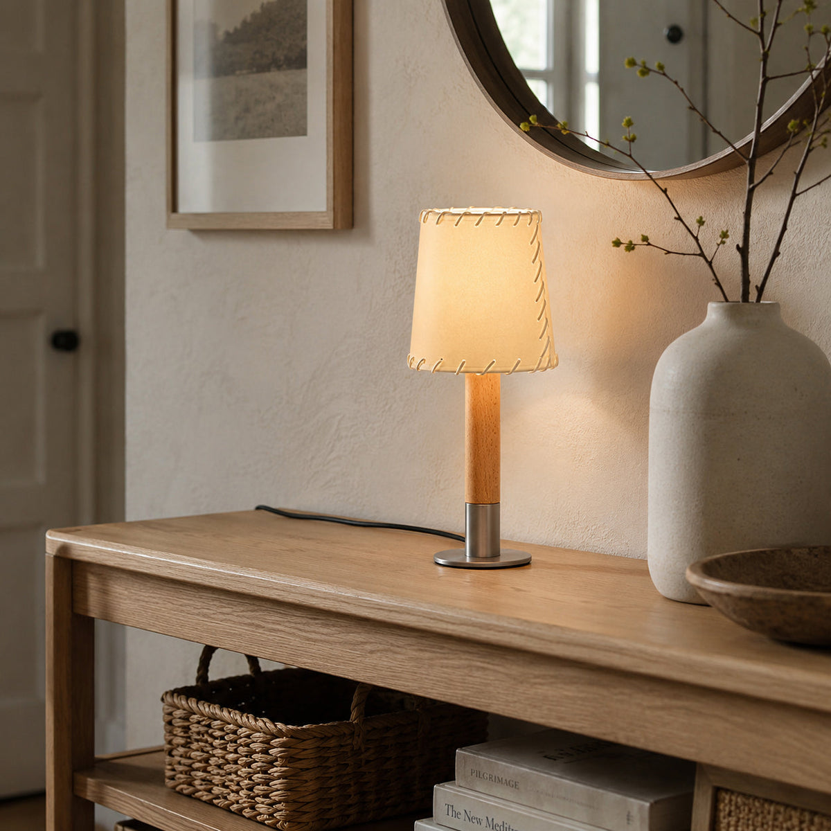 Lunve bordlampe med pergamentskærm