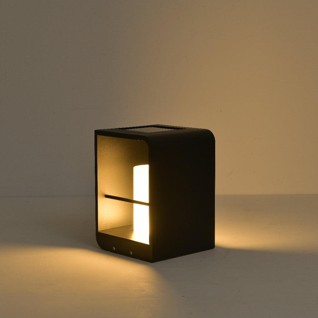 Ray minimalistisk kubformad solcellsdriven utomhusgolvlampa, svart