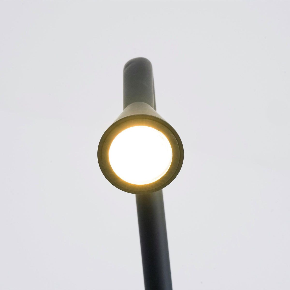 Vesolel-moderni minimalistinen seinävalaisin