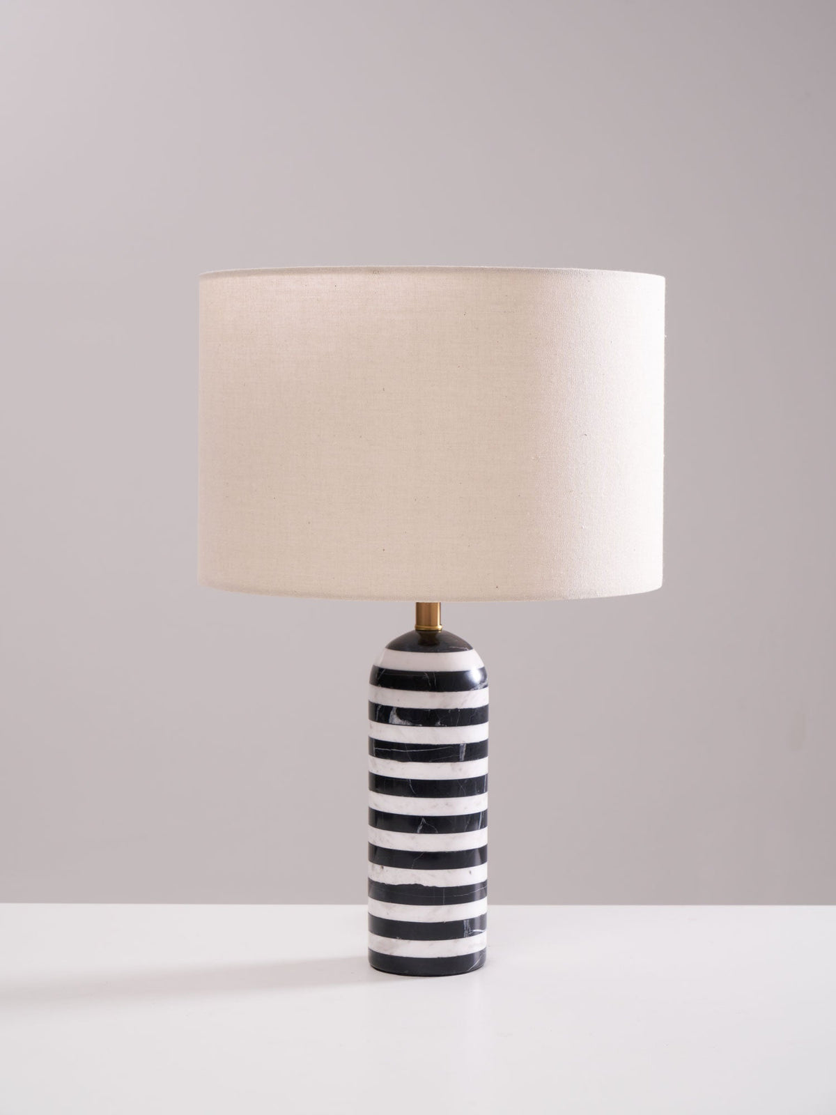Avery moderne bordlampe