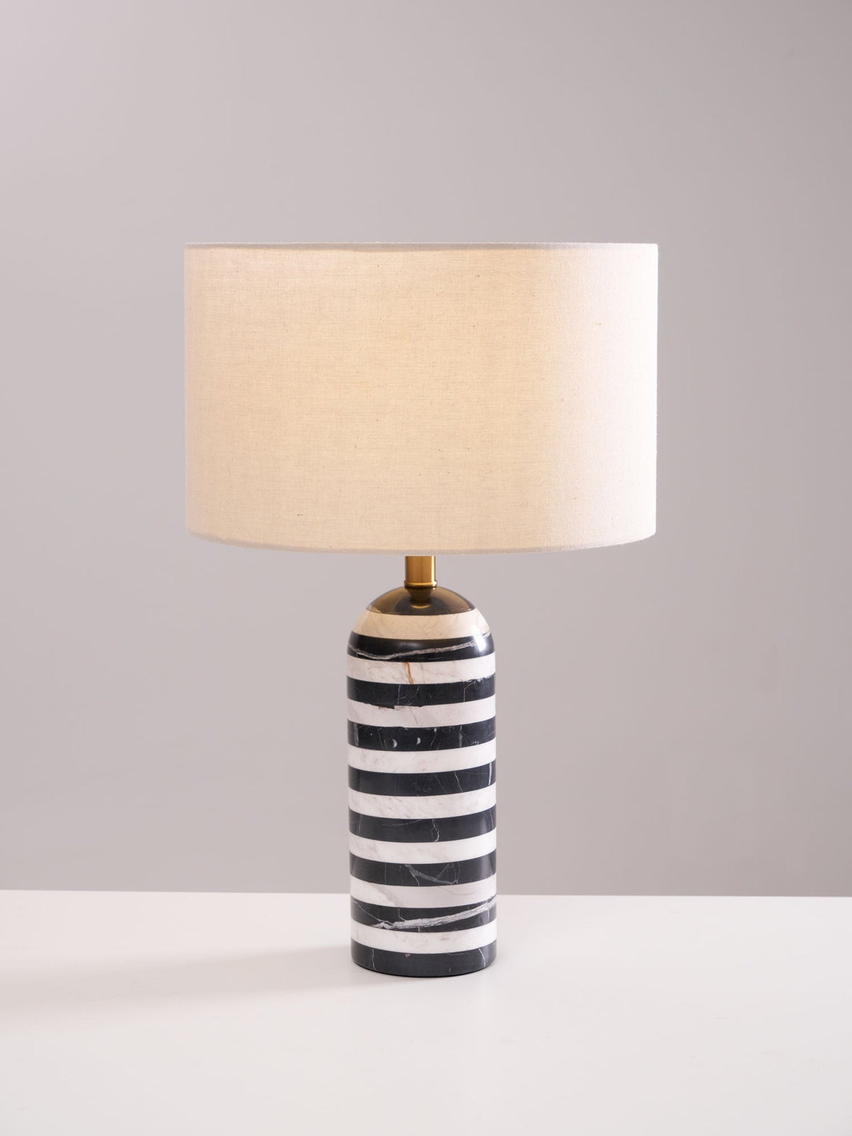 Avery moderne bordlampe