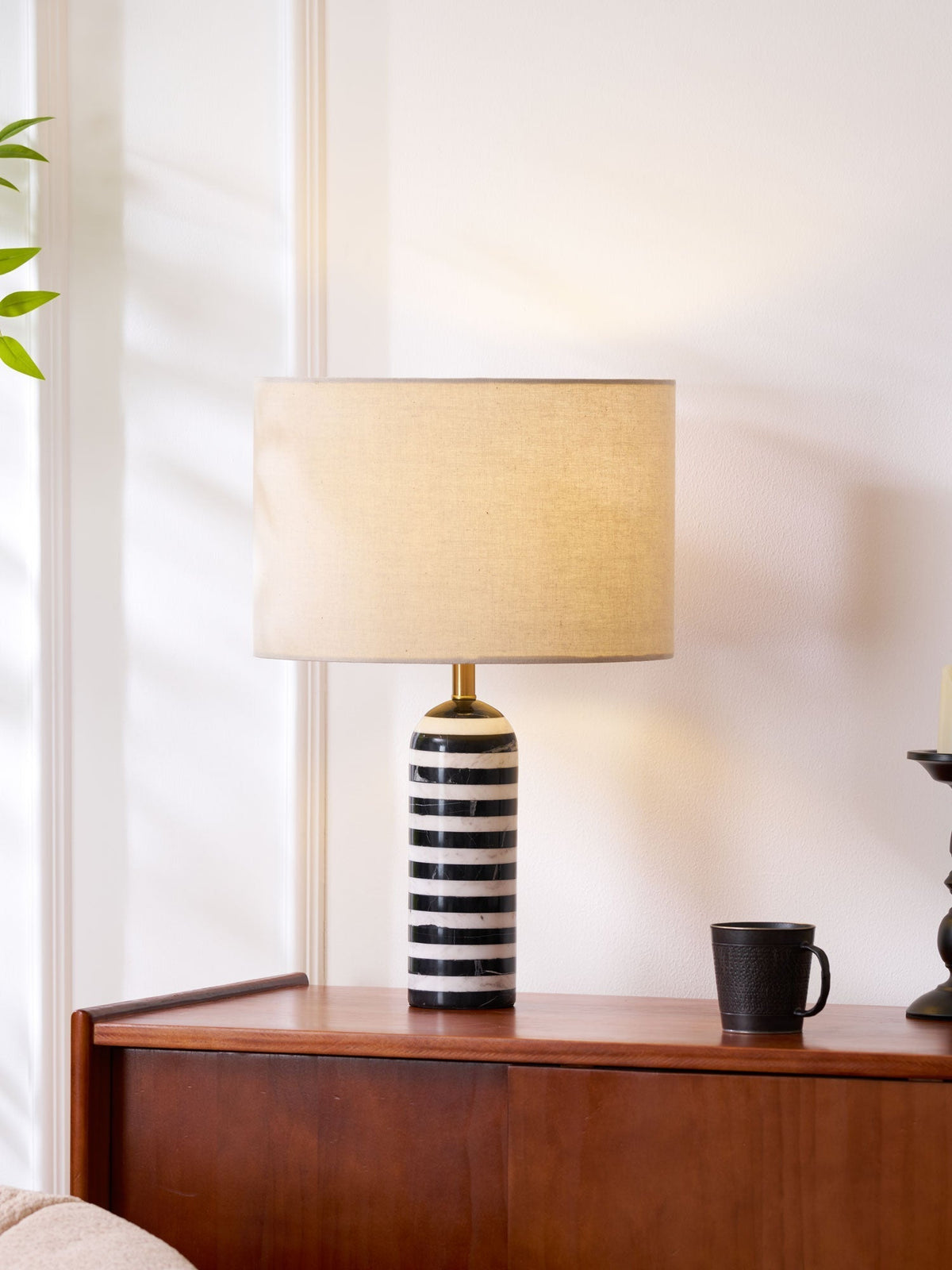 Avery moderne bordlampe