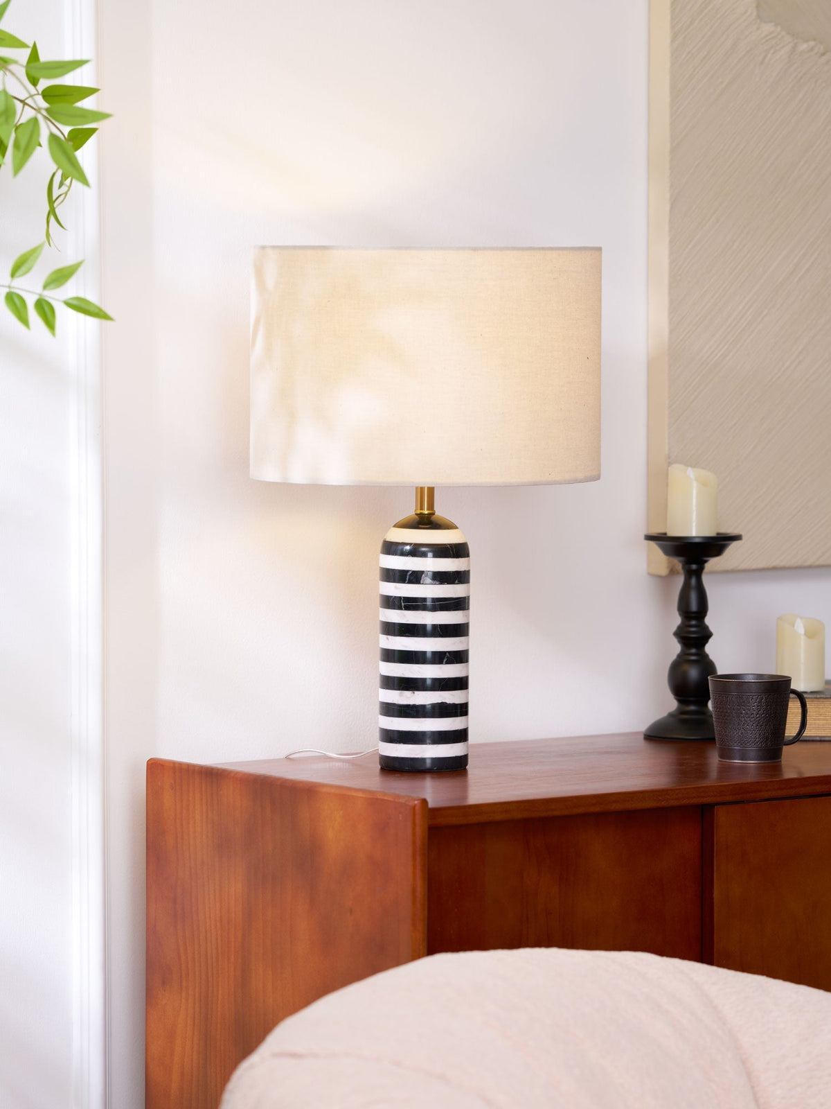 Avery moderne bordlampe
