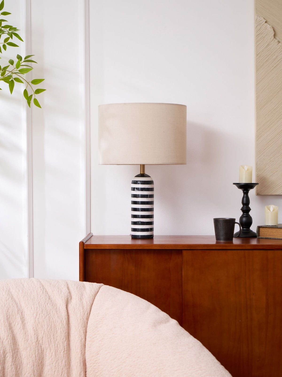 Avery moderne bordlampe