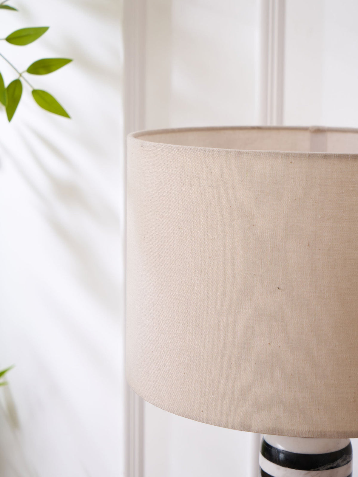 Avery moderne bordlampe