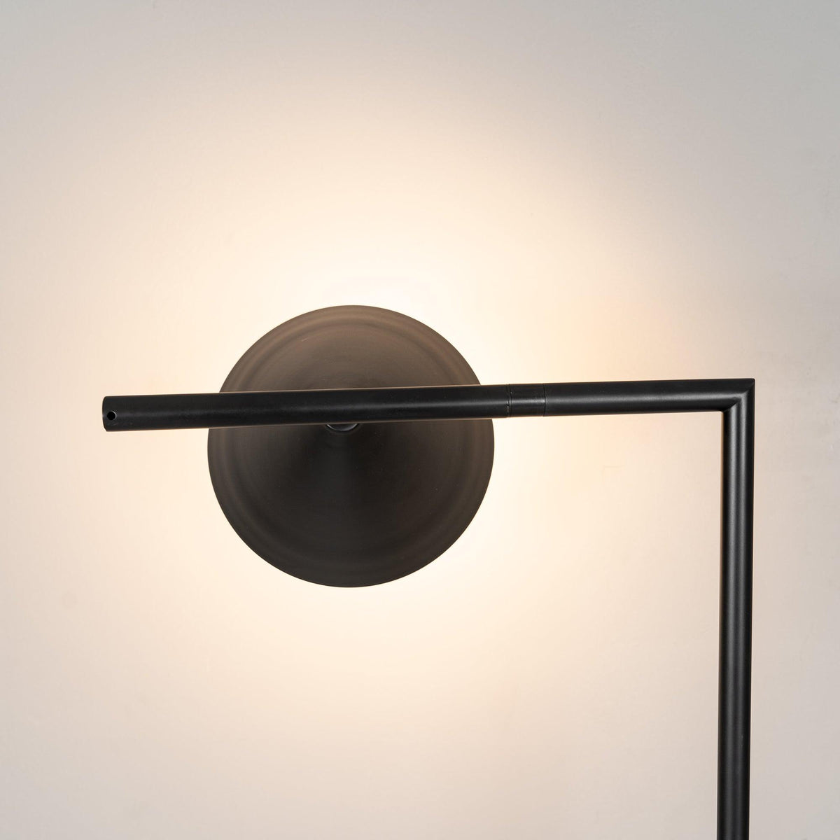 Candeeiro de pé minimalista Nell