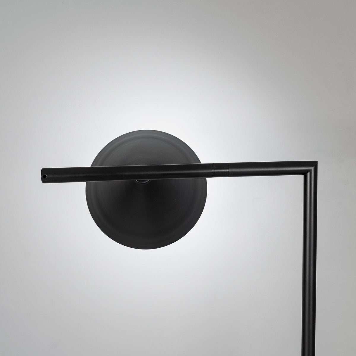 Candeeiro de pé minimalista Nell