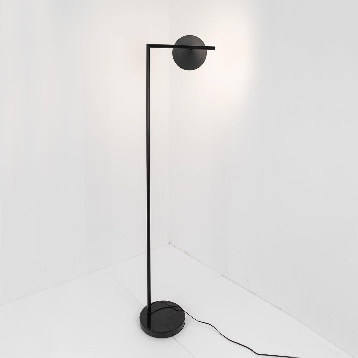 Candeeiro de pé minimalista Nell