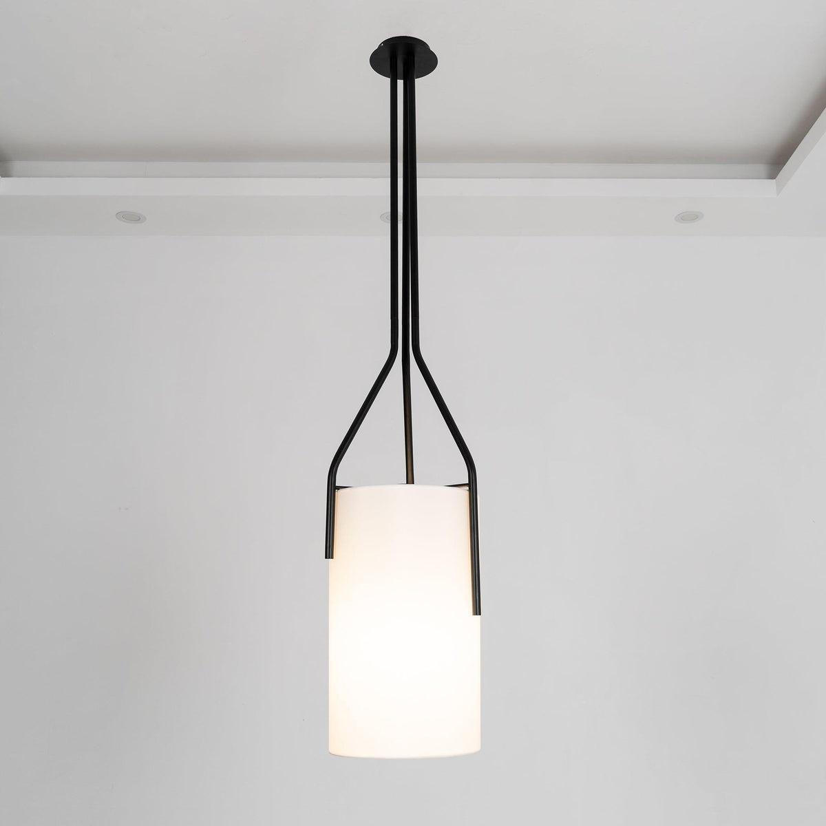 Cex moderne LED-lysekrone i messing med 3 lys