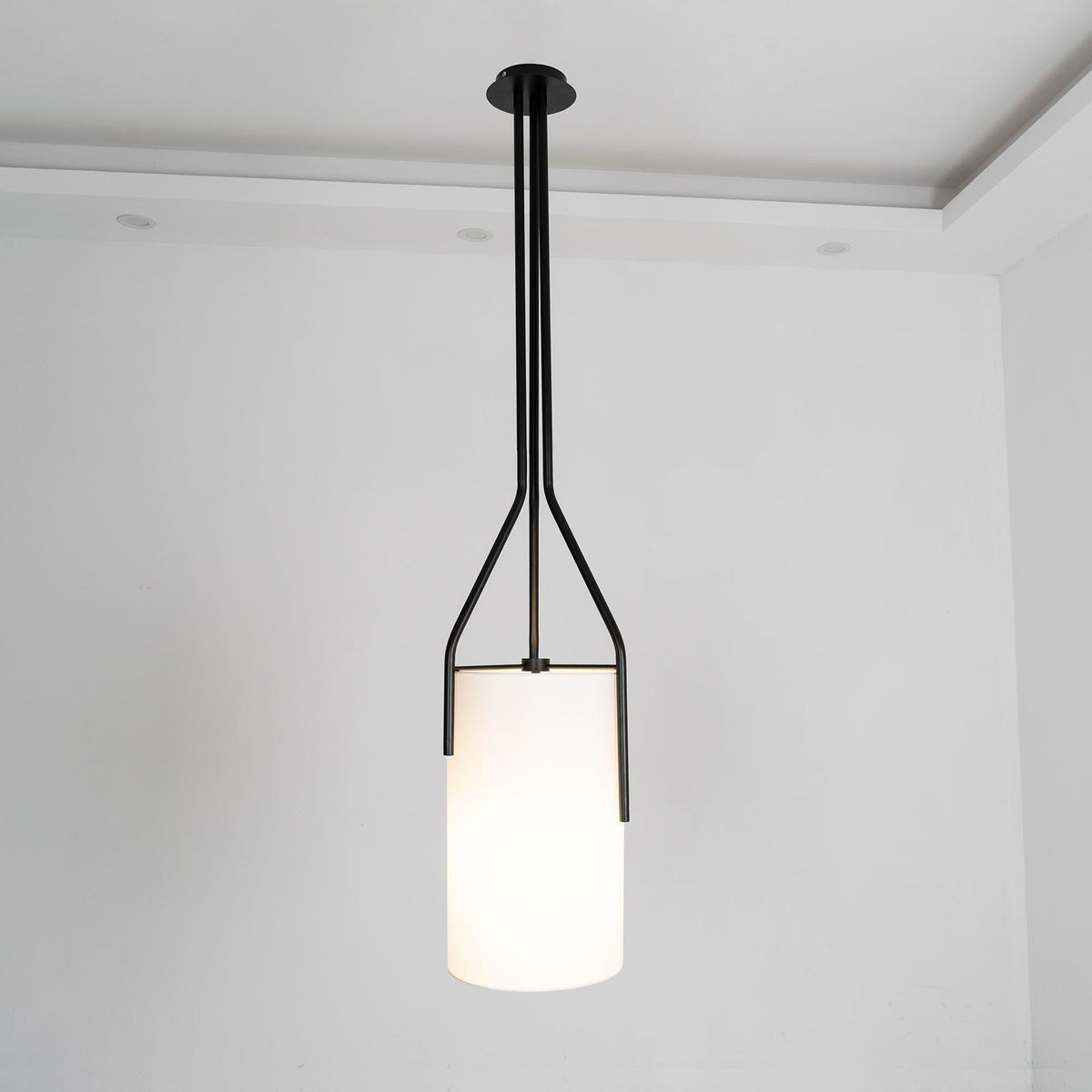 Cex moderne LED-lysekrone i messing med 3 lys