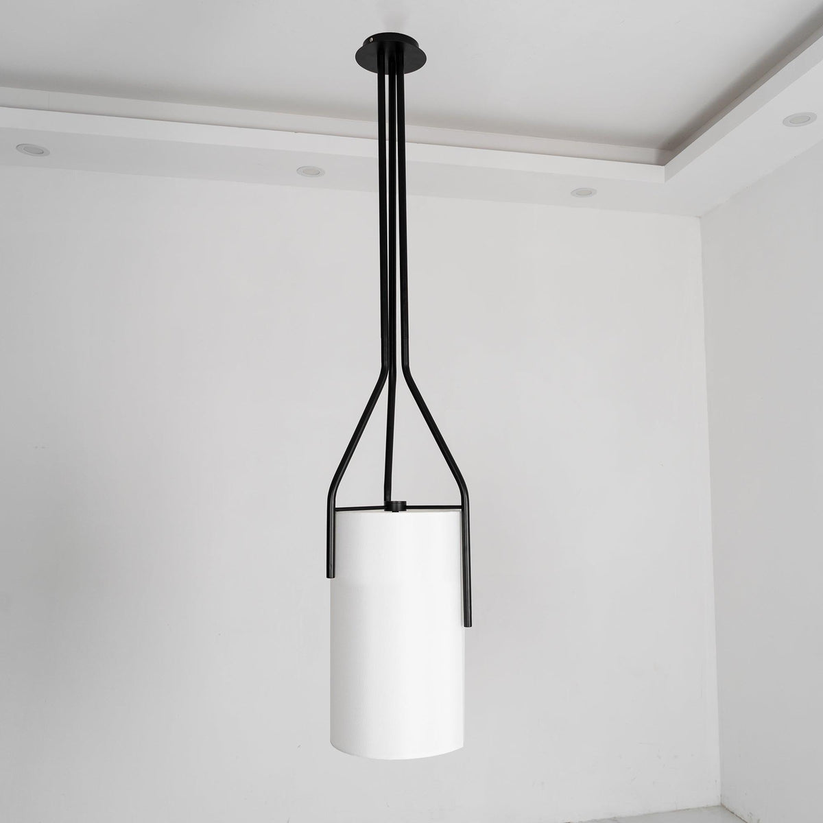 Cex moderne LED-lysekrone i messing med 3 lys