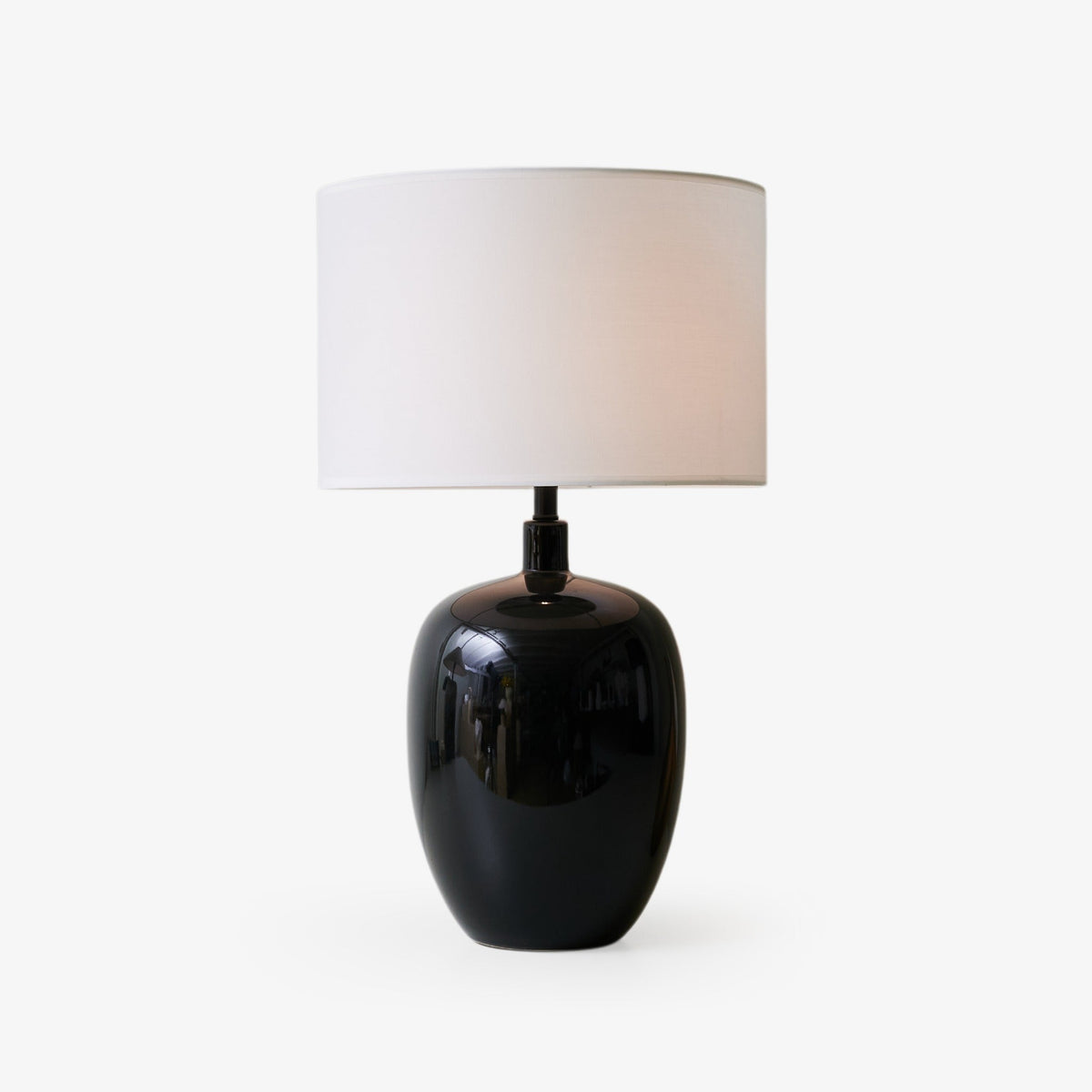 Derek moderne bordlampe i keramik