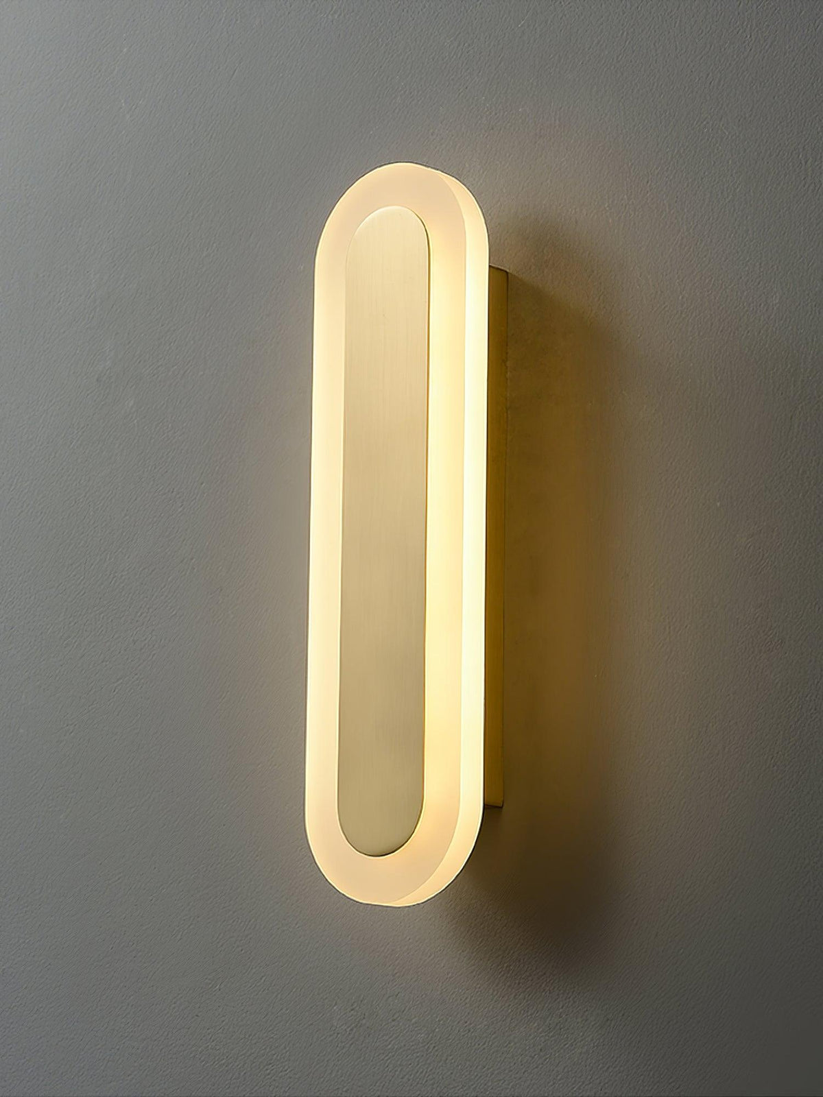 Candeeiro de parede de latão minimalista moderno Solanelle