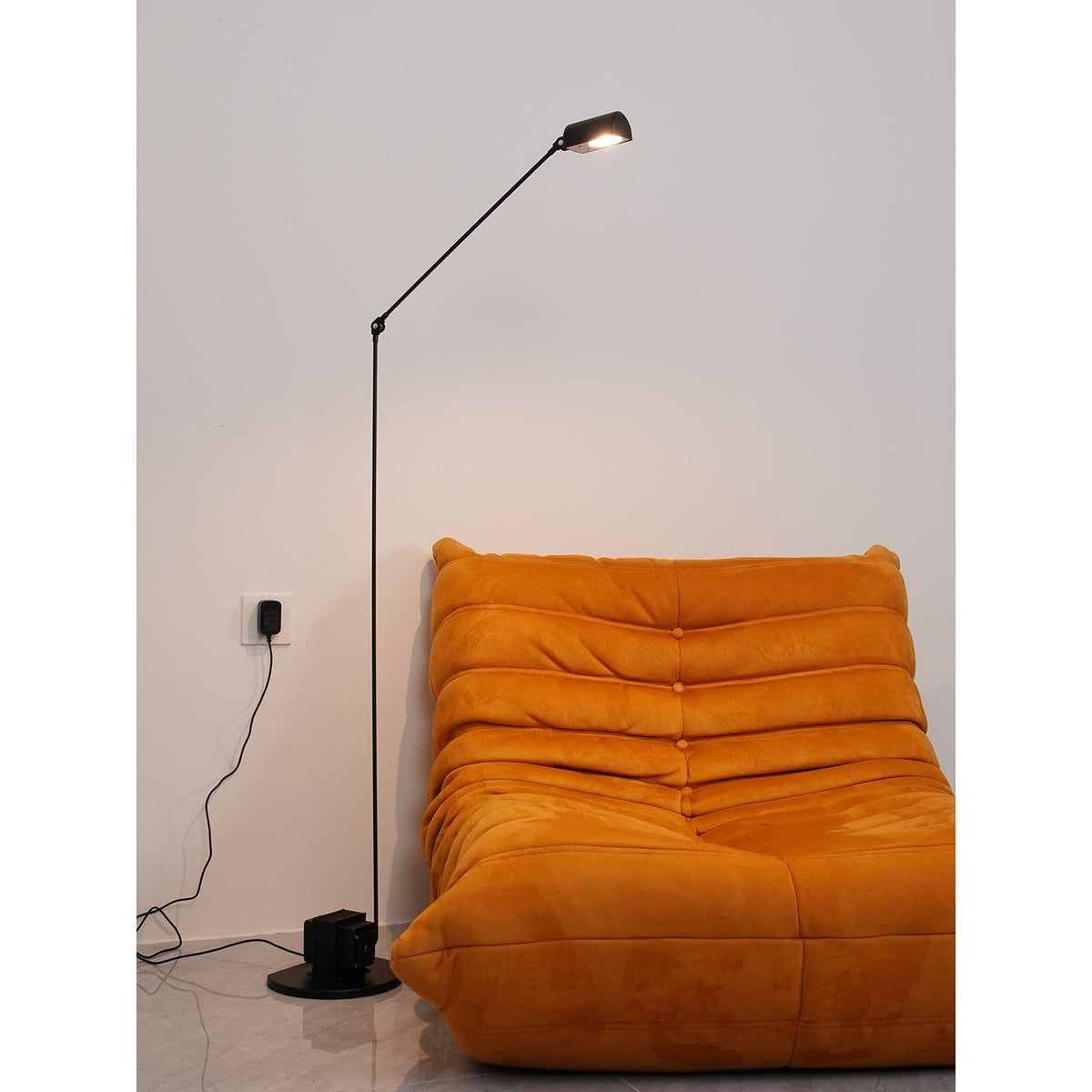 Nerilux justerbar gulvlampe