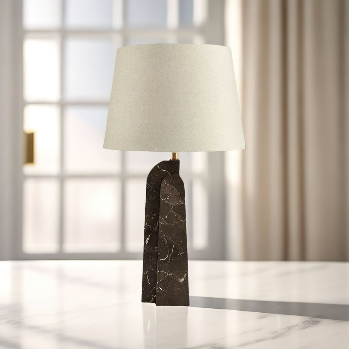 Calivise bordslampa