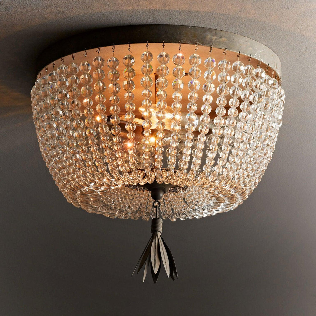 Farlan loftlampe med luksuriøse guirlander af krystalperler