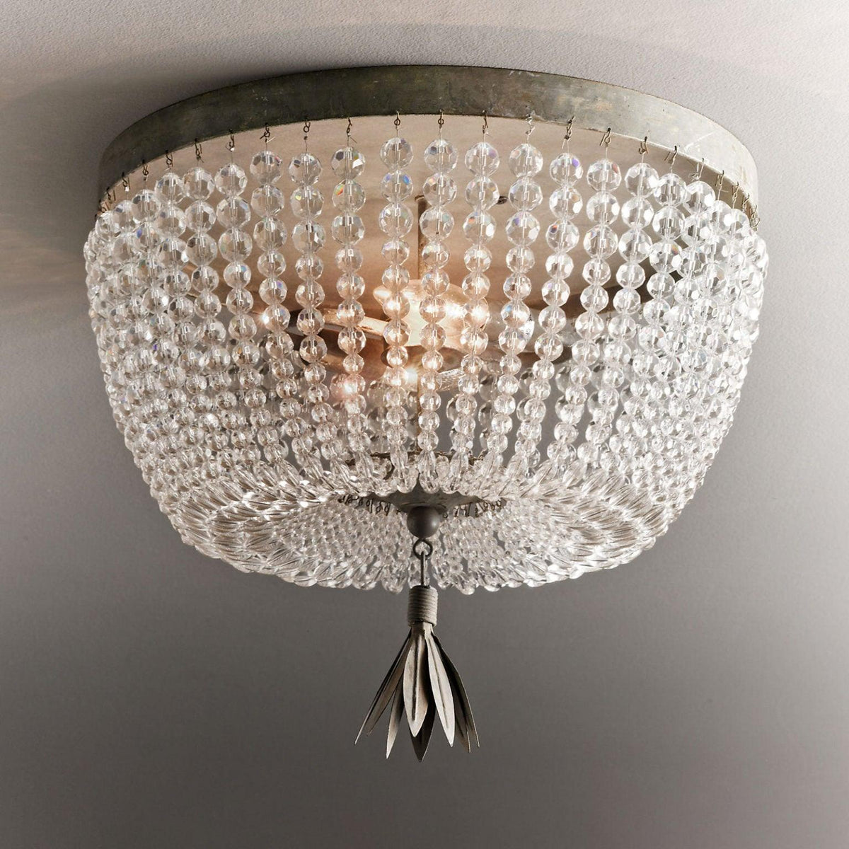 Farlan loftlampe med luksuriøse guirlander af krystalperler