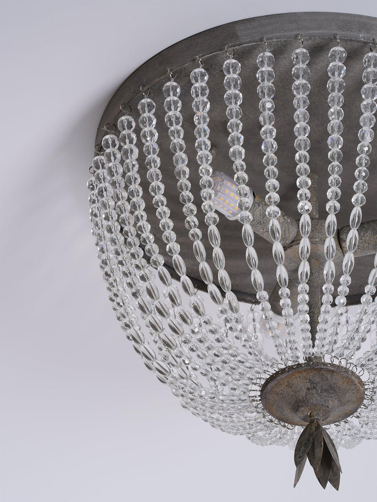 Farlan loftlampe med luksuriøse guirlander af krystalperler
