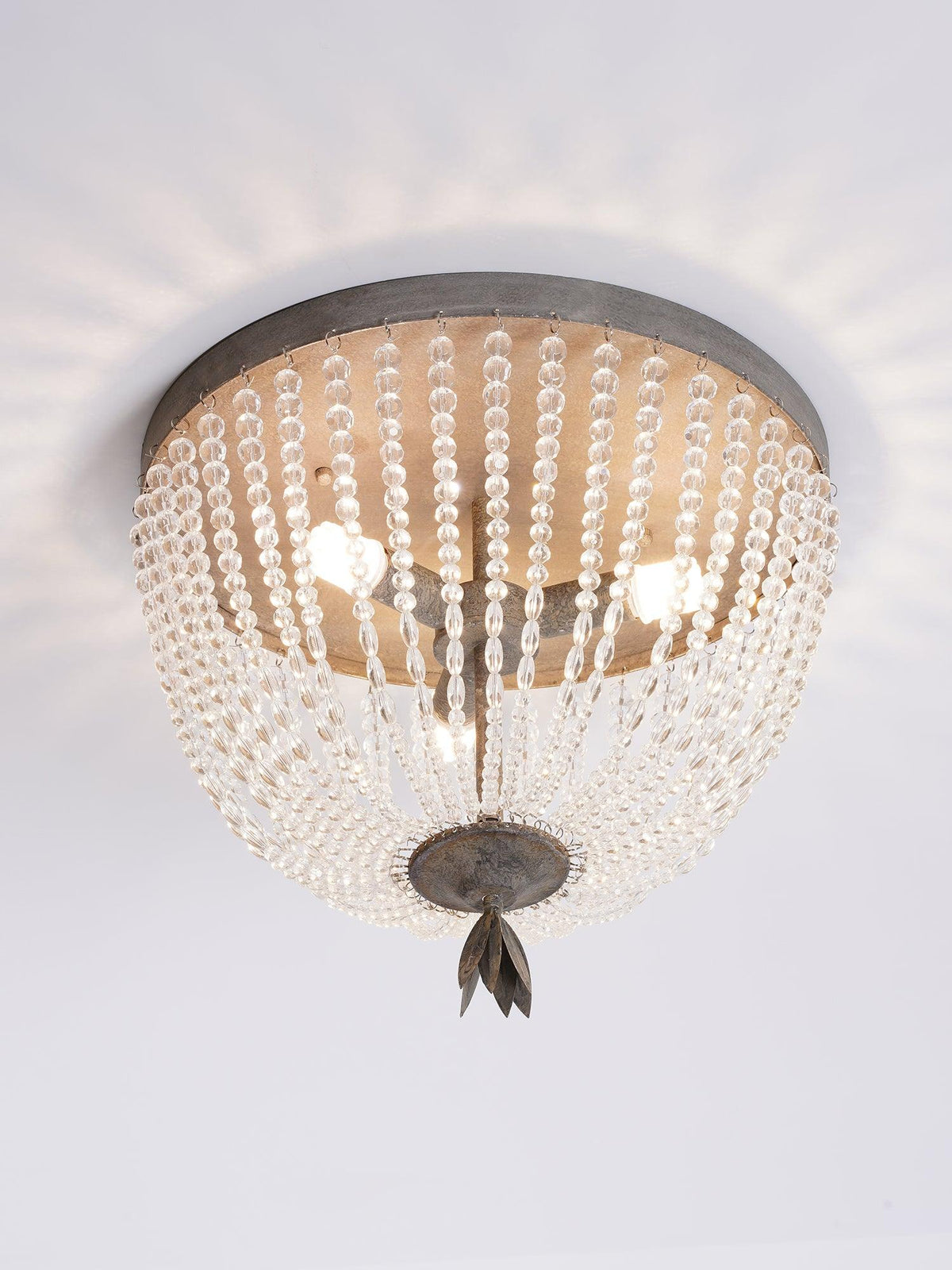 Farlan loftlampe med luksuriøse guirlander af krystalperler