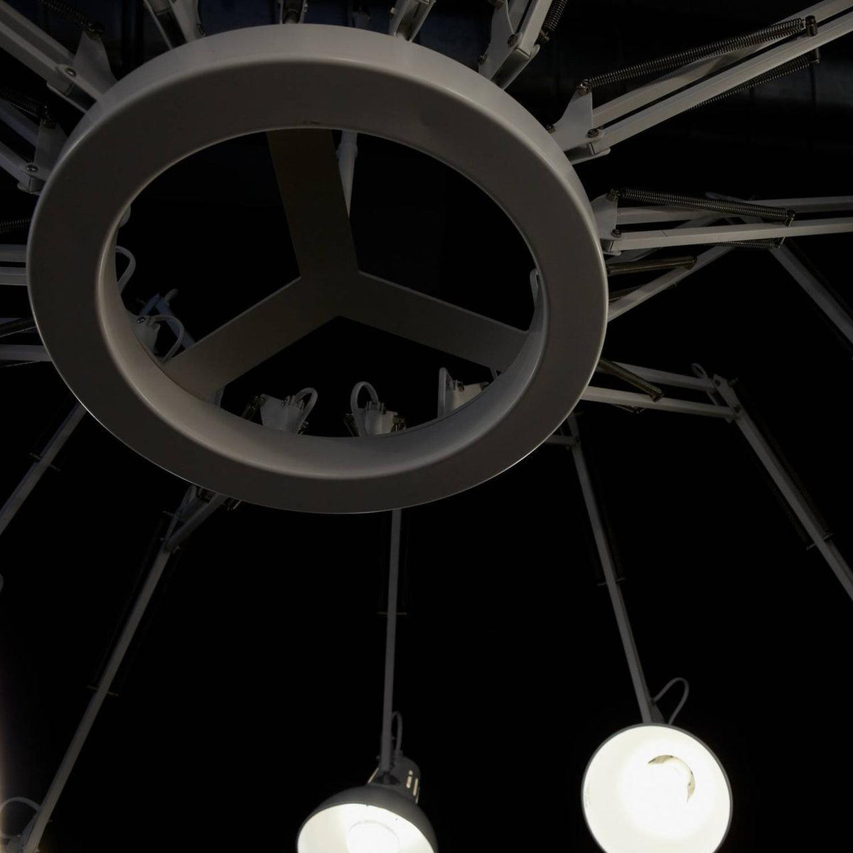 Candeeiro de lustre preto ajustável com vários braços Livenu