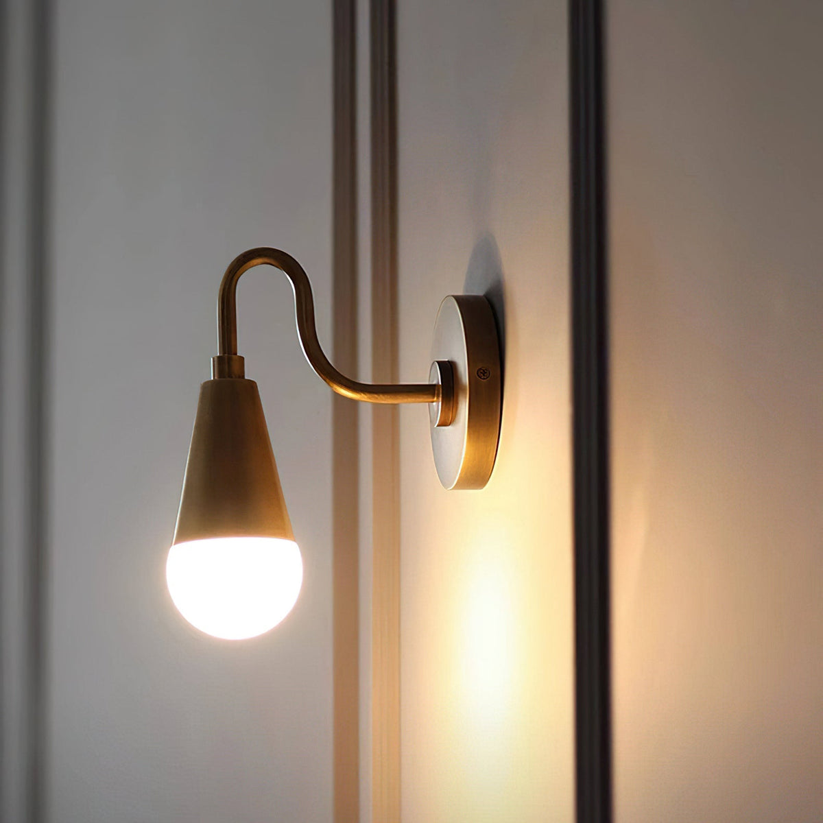 Velanelle svanhalsvägglampa