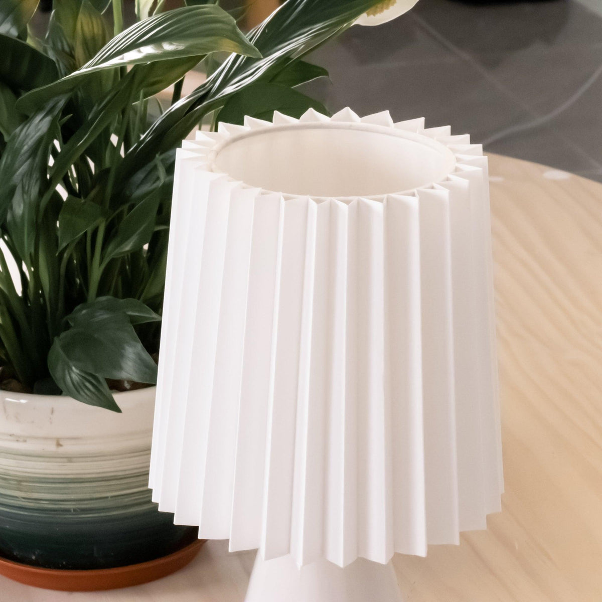 Candeeiro de mesa Boko minimalista em tecido