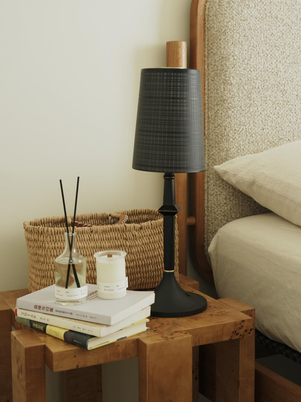 Karma Elvior bordslampa i järn (inbyggt batteri)